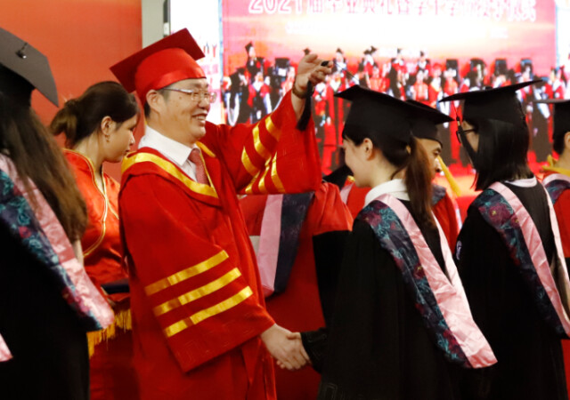湖南财政经济学院举行2021年毕业典礼暨学士学位授予仪式