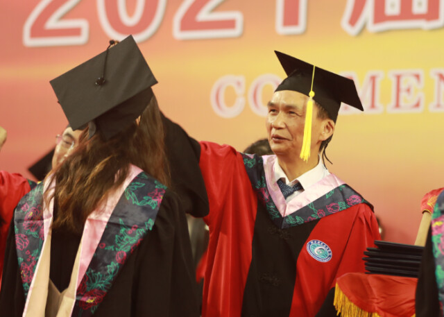 湖南财政经济学院举行2021年毕业典礼暨学士学位授予仪式