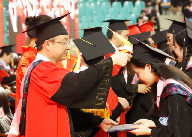 湖南财政经济学院举行2021年毕业典礼暨学士学位授予仪式