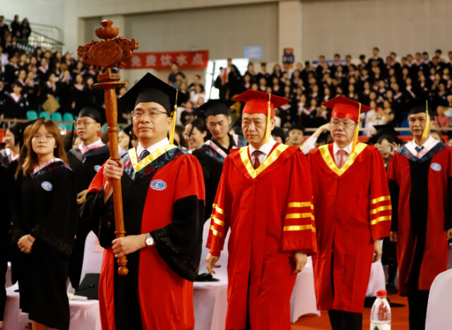 湖南财政经济学院举行2021年毕业典礼暨学士学位授予仪式