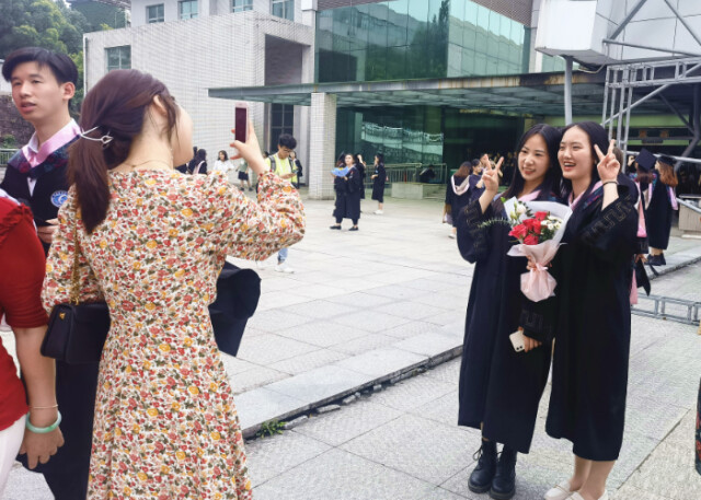 湖南财政经济学院举行2021年毕业典礼暨学士学位授予仪式