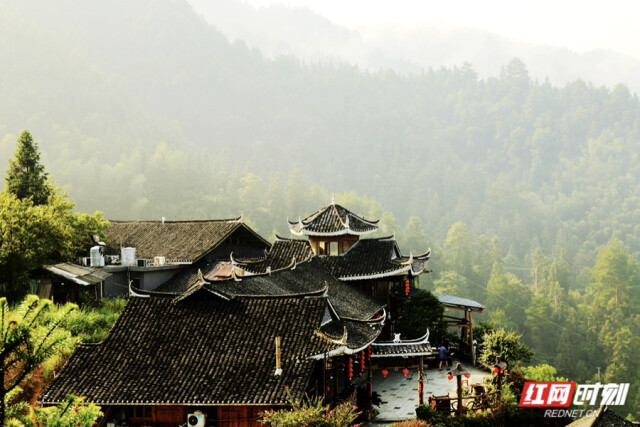 懷化市漵浦縣統溪河鎮穿巖山村.