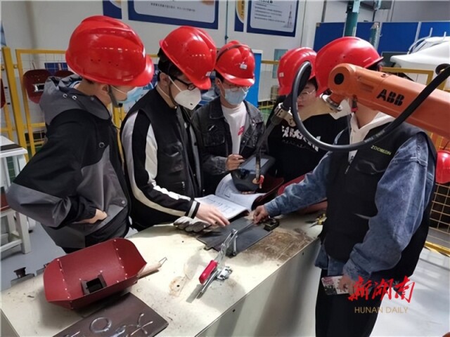湖南职教周  | 从手工焊接到机器人焊接，校企合作培养紧缺人才