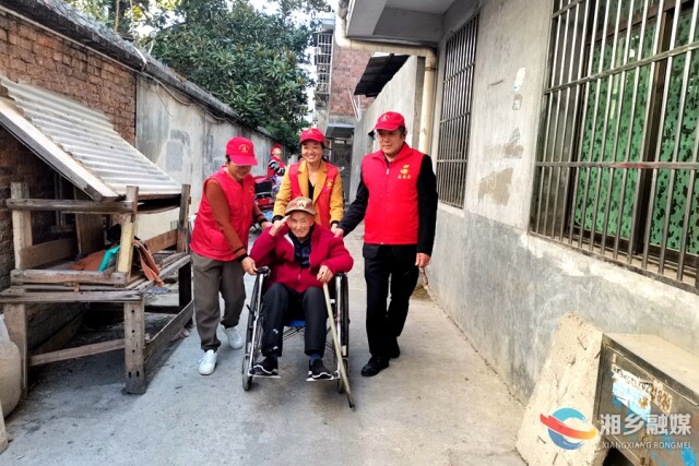 杨小南：13载善行不止 倾情公益事业