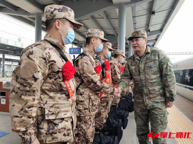 一人当兵全家光荣 怀化市“1+N”模式热闹送新兵
