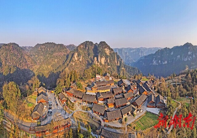 1月13日，冬日暖阳中的花垣县双龙镇十八洞村显得格外美丽祥和。 湖南日报·新湖南客户端记者 李健 摄