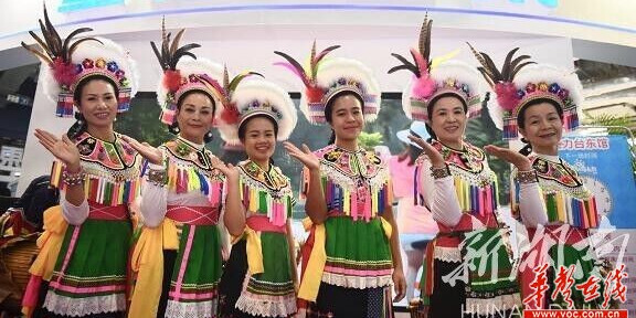 台湾台东展区的阿美族服饰很亮眼