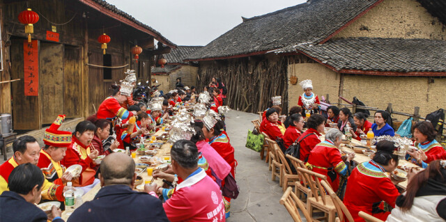 华声直播>>走进十八洞，记录原生态&ldquo;苗家年&rdquo;