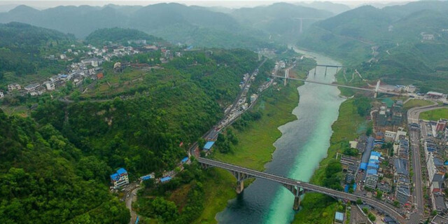 让中华民族母亲河永葆生机活力&mdash;&mdash;推动长江经济带发展座谈会召开两年间