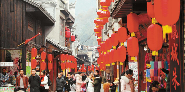 张灯结彩年味浓