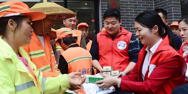 关爱&ldquo;城市美容师&rdquo;