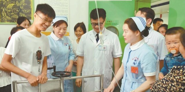 汶川男孩回湘&ldquo;探亲&rdquo;