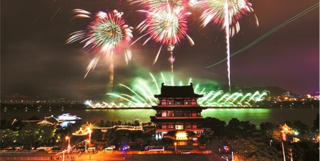 《烟花一夜》数字光电烟花秀长沙上演