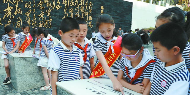 红色基因代代传 争当先锋讲解员