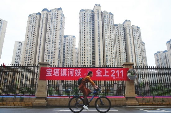 &ldquo;天王盖地虎，全考985&rdquo; 长沙小区贴出各种横幅给高考生加油