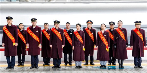 春运首日：湖南各大车站机场暖心服务温暖回家路