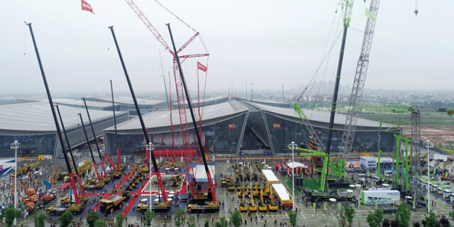 工程机械闪耀星城