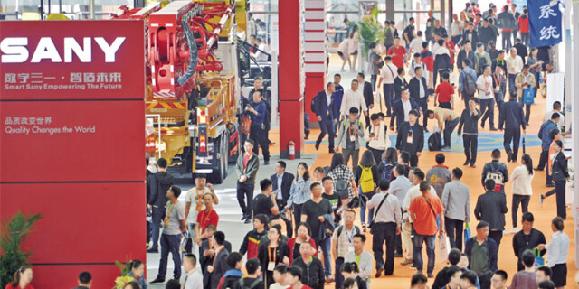 2019长沙国际工程机械展览会现场人头攒动