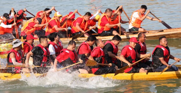 &ldquo;百龙&rdquo;竞逐迎端午