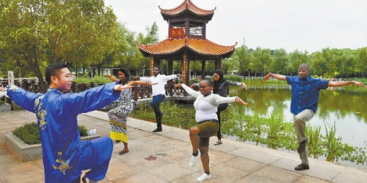 知识，架起湘非友谊桥