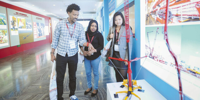 湖南70年成就展在外交部蓝厅外展出