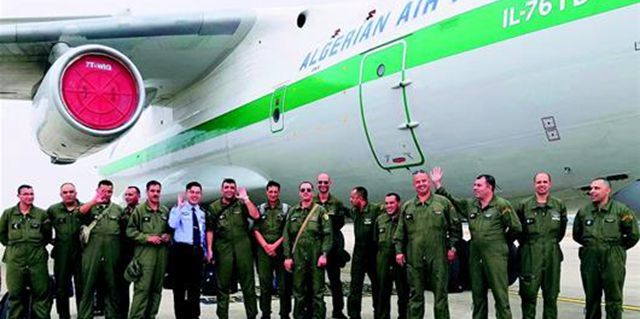 首架军运会直飞包机抵汉