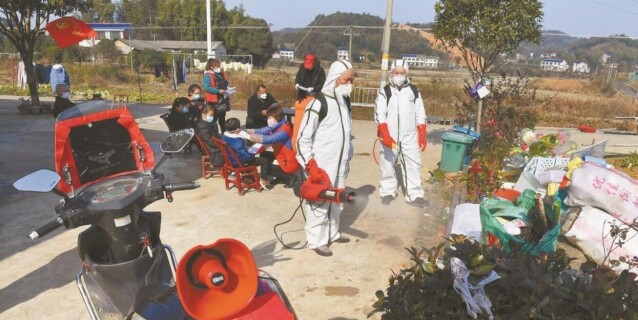 党员构筑安全线 农村防疫无死角