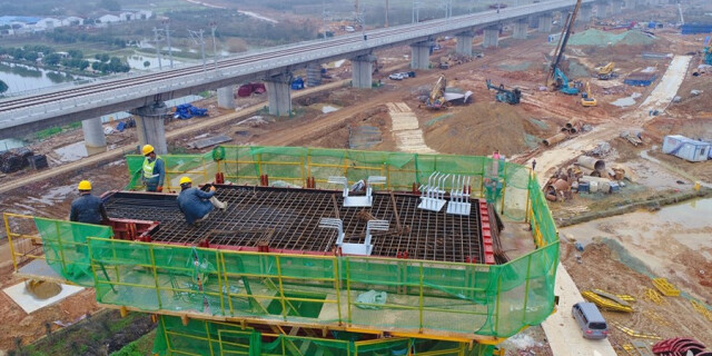 常益长高铁黄桥大道特大桥建设正酣
