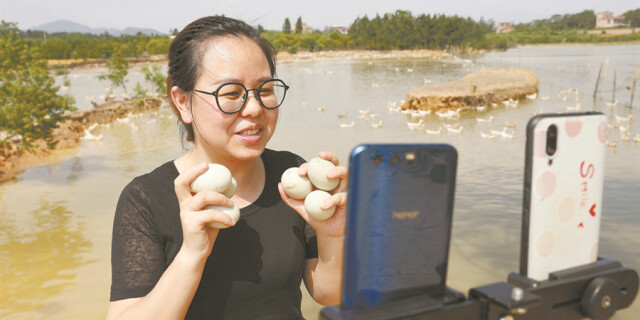 【决胜2020&mdash;&mdash;扶贫印记】深入农村直播&ldquo;带货&rdquo;