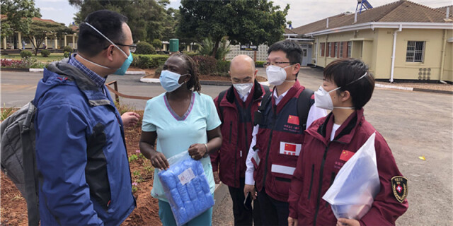 医疗专家在津巴布韦