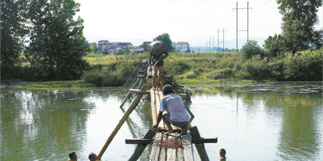 抢修水毁设施 保障群众安全