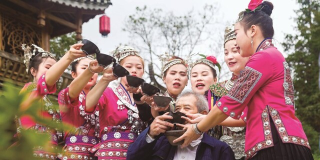 喜气洋洋庆&ldquo;双节&rdquo;