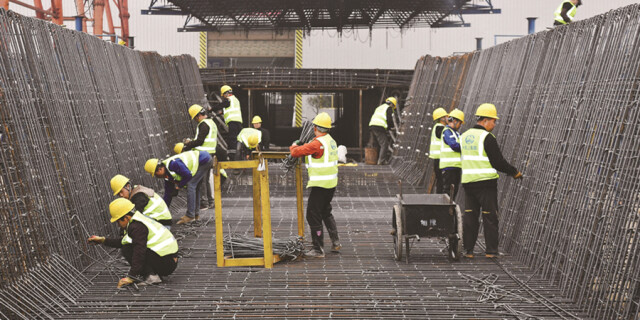 就地过年忙建设