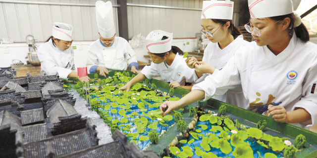 巧捏红色面塑 献礼建党百年