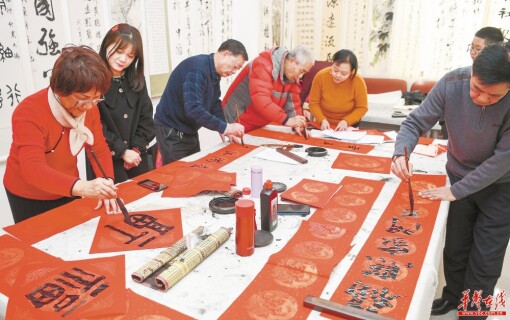 送&ldquo;福&rdquo;进社区