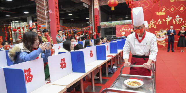 就地过年 暖在心间