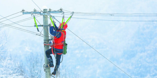 爬冰卧雪保供电