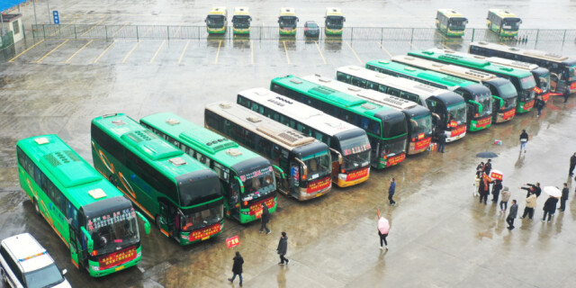 务工人员坐上&ldquo;直通车&rdquo;