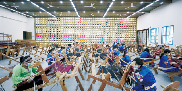 坚守岗位赶订单