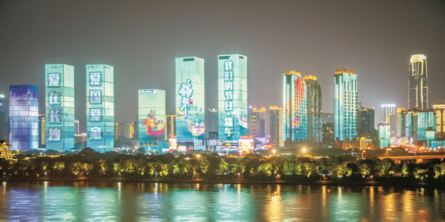 长沙上演端午灯光秀