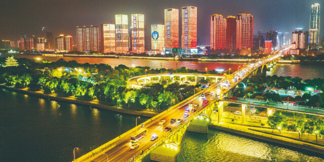 灯光秀致敬大国工匠