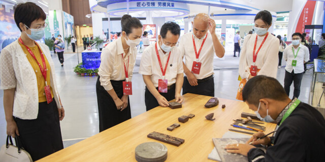 首届湖湘劳模工匠创新成果展在长沙开幕