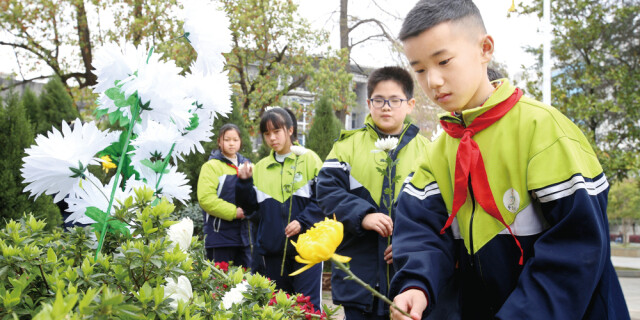 尊崇英雄 文明祭祀