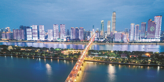 主题灯光秀点亮岳麓峰会