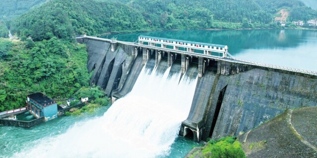 开闸泄洪 安全度汛