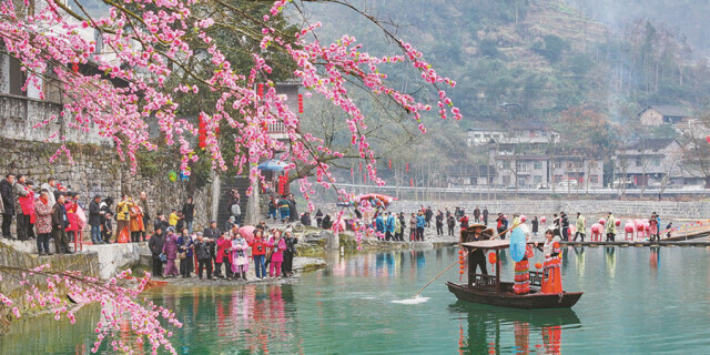 &ldquo;村晚&rdquo;迎新春