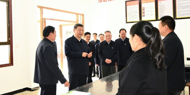 习近平在湖南考察农村基层减负情况