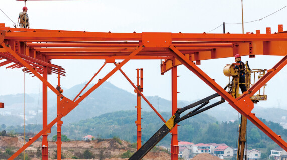 清明假期 坚守一线