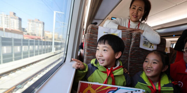 西延高铁迎来“护路体验官”