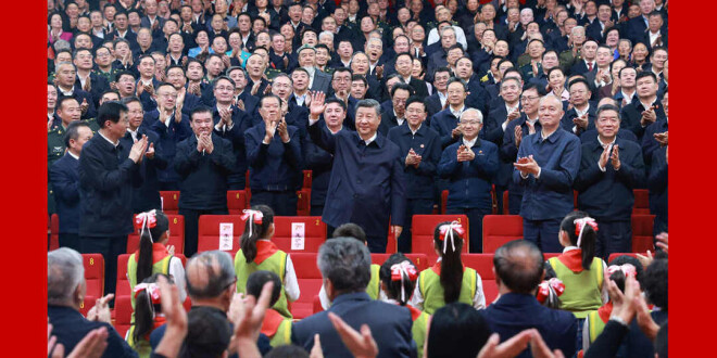 习近平观看庆祝新疆维吾尔自治区成立70周年文艺晚会《美丽新疆》